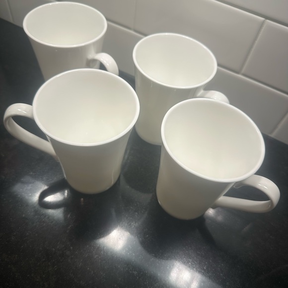 Mikasa White Bone China Delray Set of 4 Coffee Tea Mugs Lucerne - Picture 4 of 5